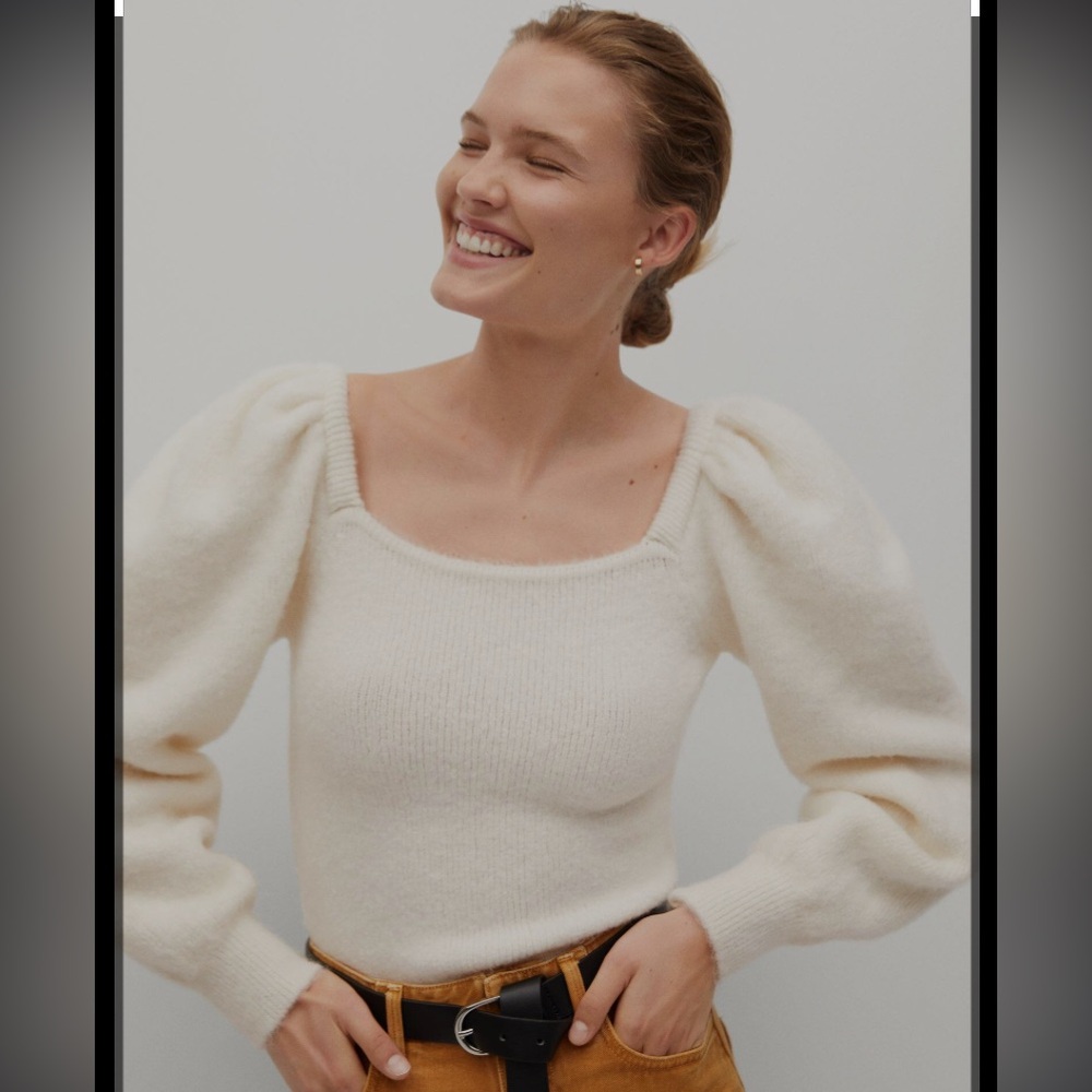 Puffy sleeve sweater